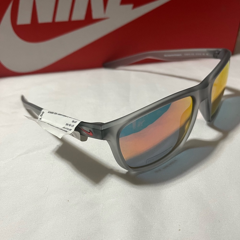 Nike Essential Endeavor Men’s Sunglasses Matte Wolf Grey / Grey Red Mirror Lens